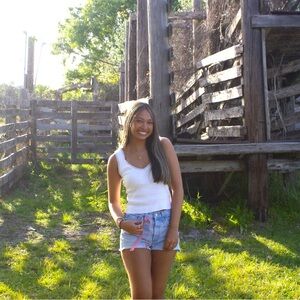 Meet your Posher, Isabel